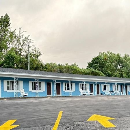 Stiles Motel Hill View วู้ดสต็อค ภายนอก รูปภาพ