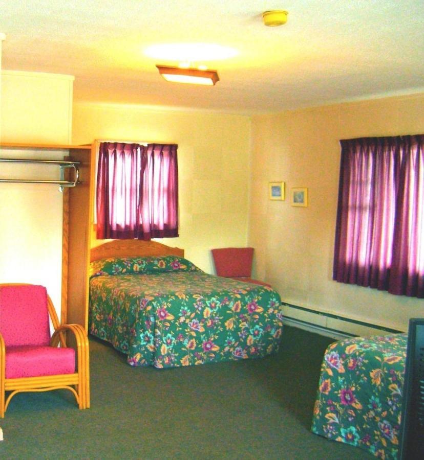 Stiles Motel Hill View วู้ดสต็อค ภายนอก รูปภาพ