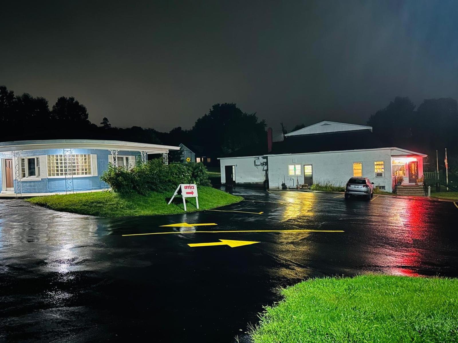 Stiles Motel Hill View วู้ดสต็อค ภายนอก รูปภาพ