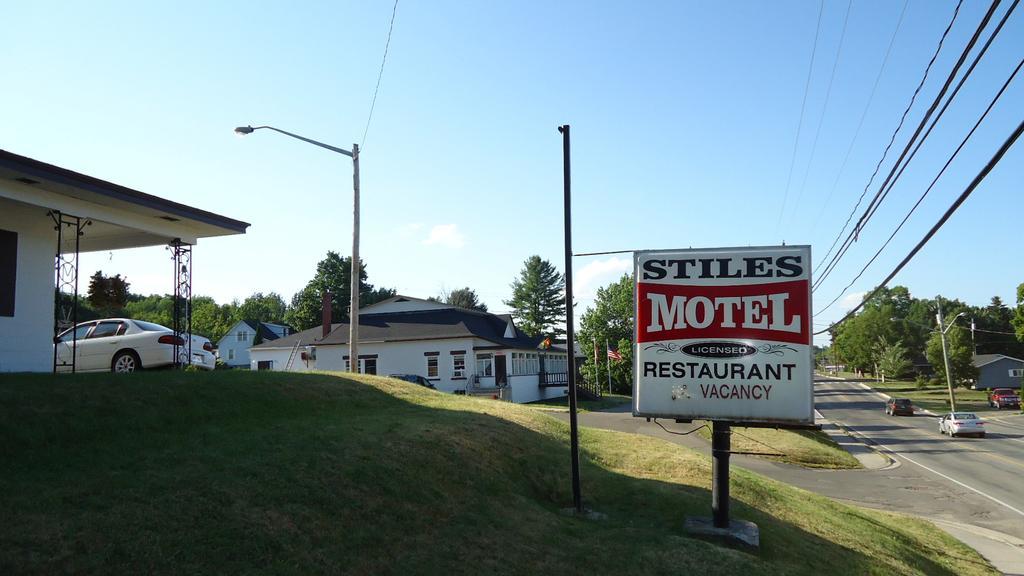 Stiles Motel Hill View วู้ดสต็อค ภายนอก รูปภาพ