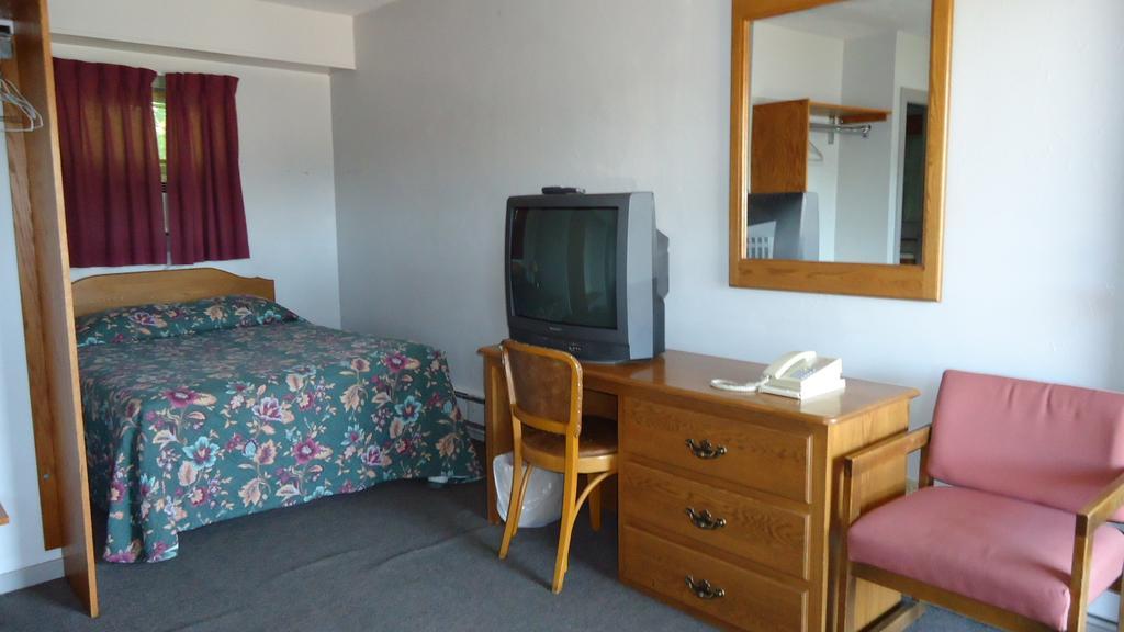 Stiles Motel Hill View วู้ดสต็อค ภายนอก รูปภาพ